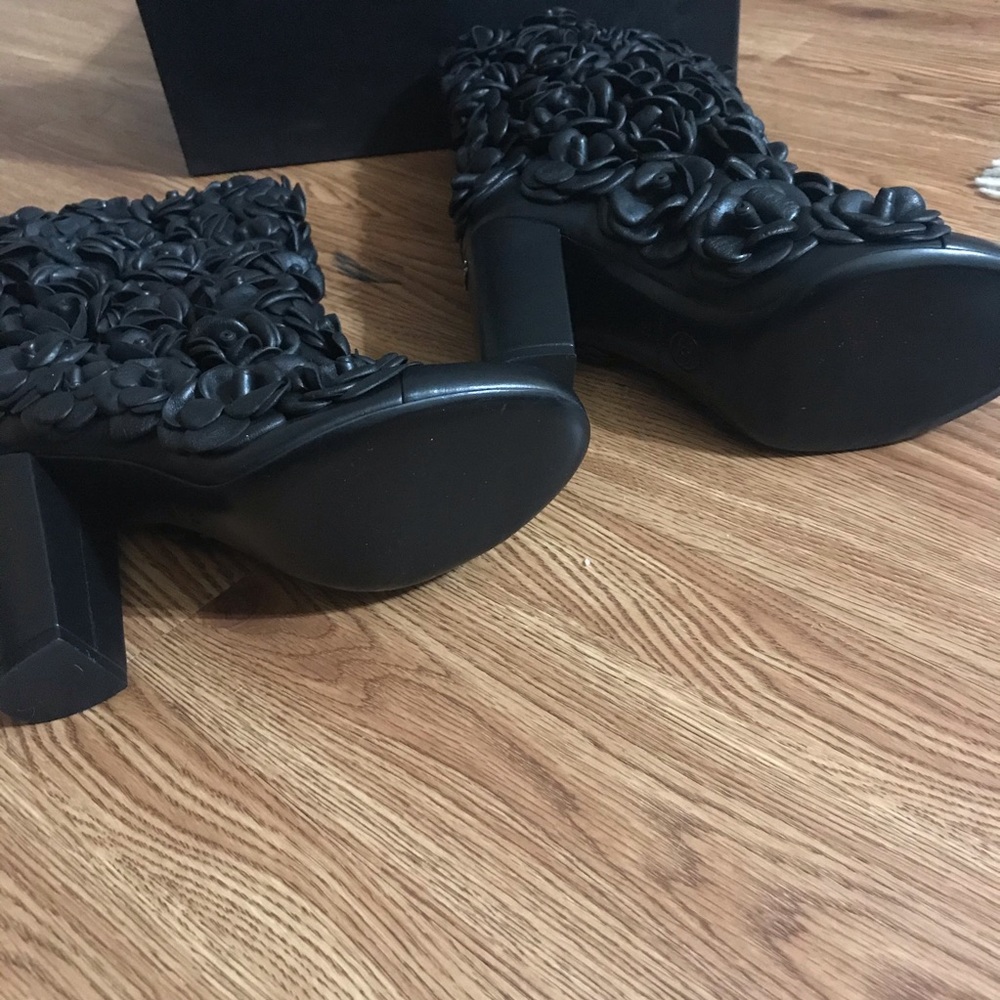**SOLD**NWT CHANEL Black Lambskin Camellia Boots - Picture 5 of 6